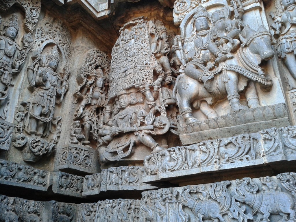 Tempio di Hoysaleshvara a Halebid - Ravana che scuote il monte Kailash